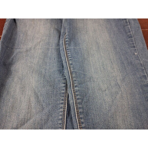 Almost Famous Premium Women’s Size 7 Light Wash Mid Rise Denim Jeans NWT - Picture 6 of 16